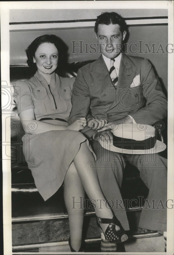 Load image into Gallery viewer, 1938 Press Photo Ruth A. Davis, John Guthridge, Married After 4-Hour Romance
