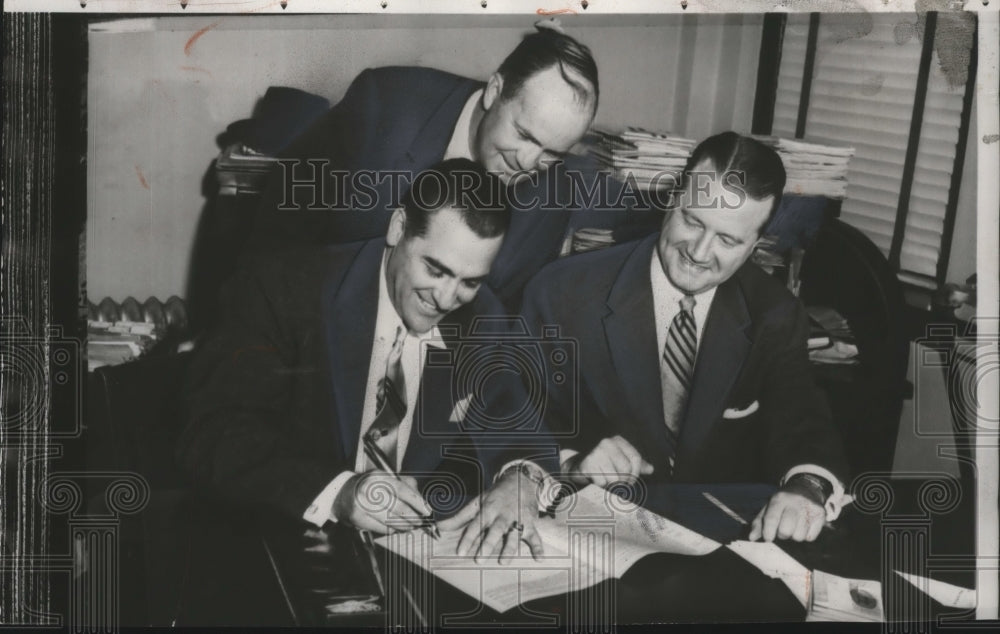 1954 Press Photo Lou Boudreau Was Signed To Manage The Kansas City- Historic Images