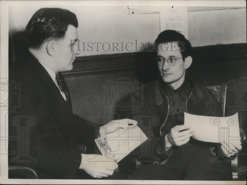 1940 Press Photo Two men looking over notices- Historic Images