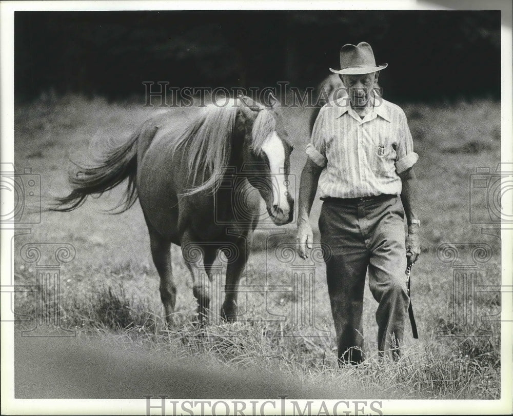 Press Photo Horse Trader Charlie Lane Walking Through His Pasture- Historic Images