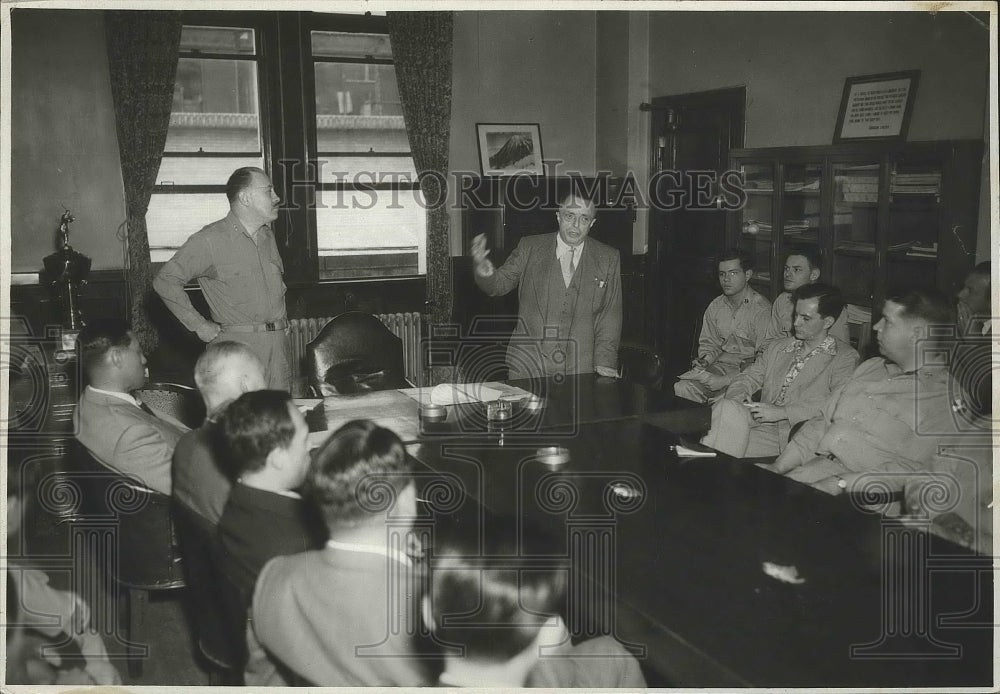 1950 Press Photo Taylor Spink In Tokyo with Gen William Marfvot - nef63481