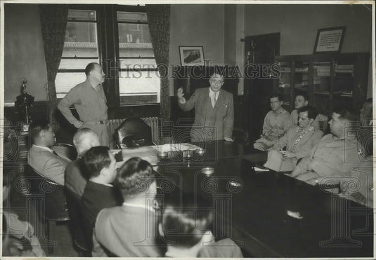 1950 Press Photo Taylor Spink In Tokyo with Gen William Marfvot - nef63481