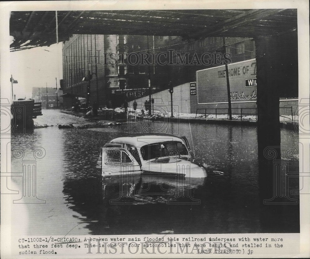 1951 Press Photo Automobile caught and stalled in flood from broken water main- Historic Images