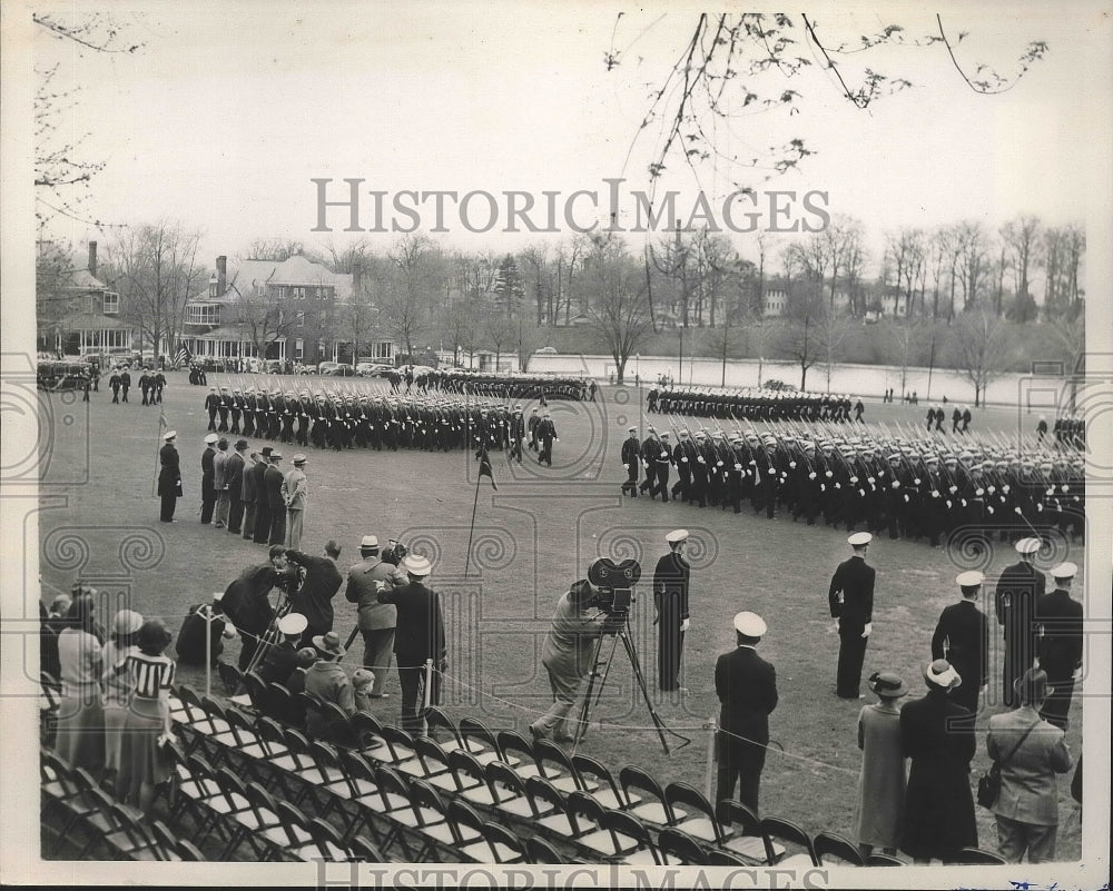 1940 Press Photo Midshipman at the U.S. Naval Academy passing in review
