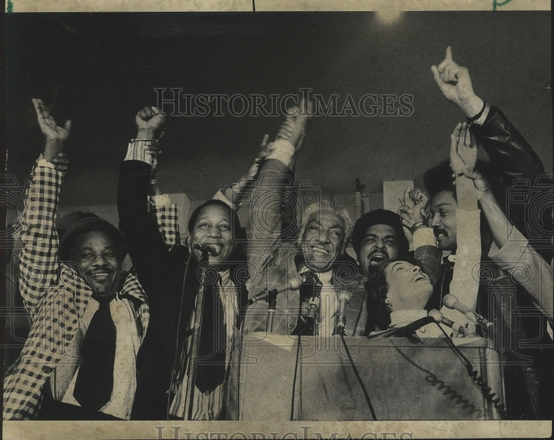 Load image into Gallery viewer, Press Photo Ralph Metcalfe Celebrates Democratic Primary Victory - nef63715
