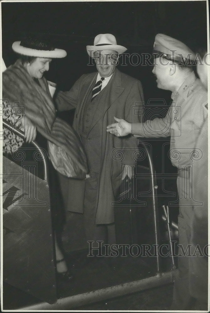 1950 Press Photo J.G. Taylor Spink & Wife with William Marquat in Tokyo, Japan