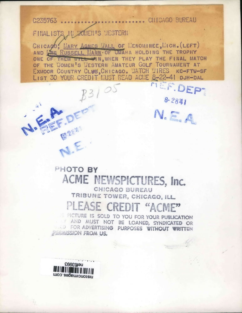 1941 Press Photo Mary Agnes Wall & Mrs Russell Mann Hold Trophy One Will Win