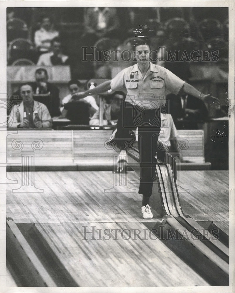 1957 Press Photo Bill Lillard of Chicago takes off with wings level