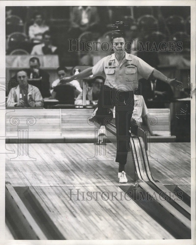 Load image into Gallery viewer, 1957 Press Photo Bill Lillard of Chicago takes off with wings level
