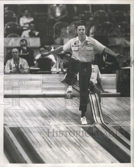 1957 Press Photo Bill Lillard of Chicago takes off with wings level