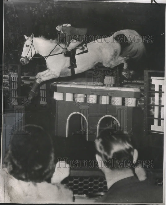 1963 Press Photo Hermann Schridde Riding "Karmerad" at National Horse Show- Historic Images