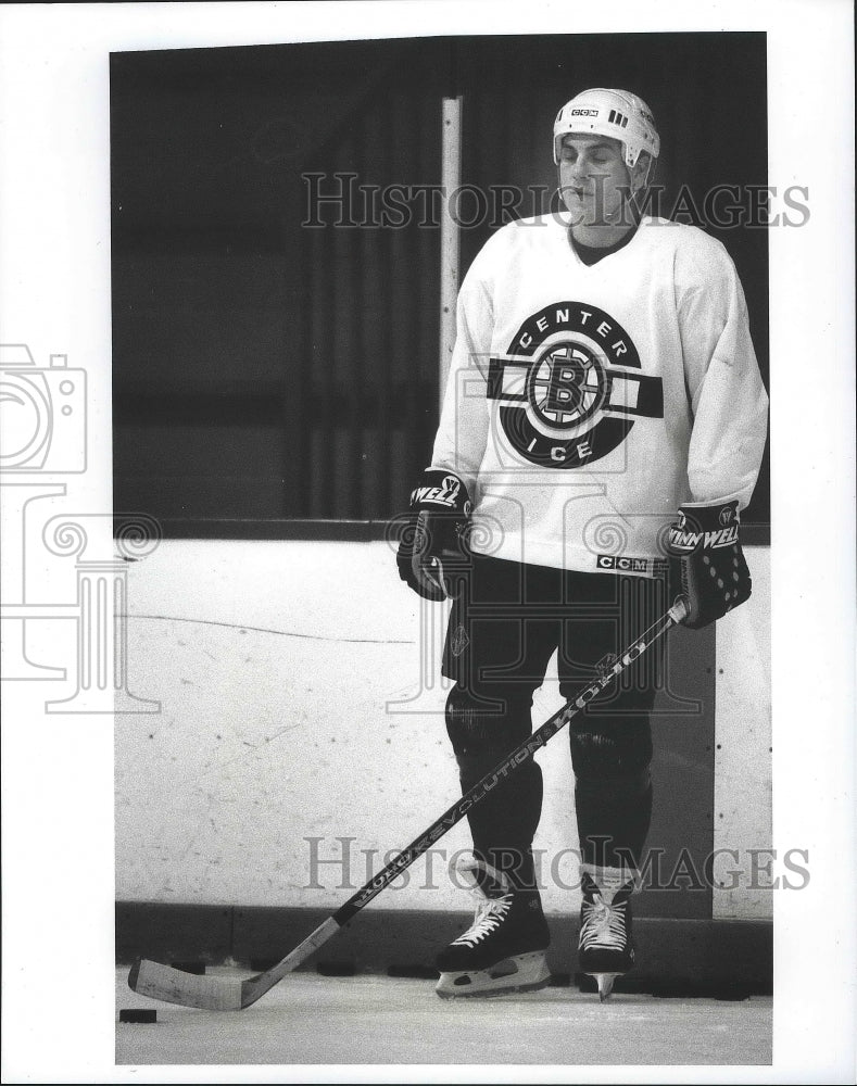 1996 Press Photo Rick Tocchet at Boston Bruins Hockey Practice - nef64280