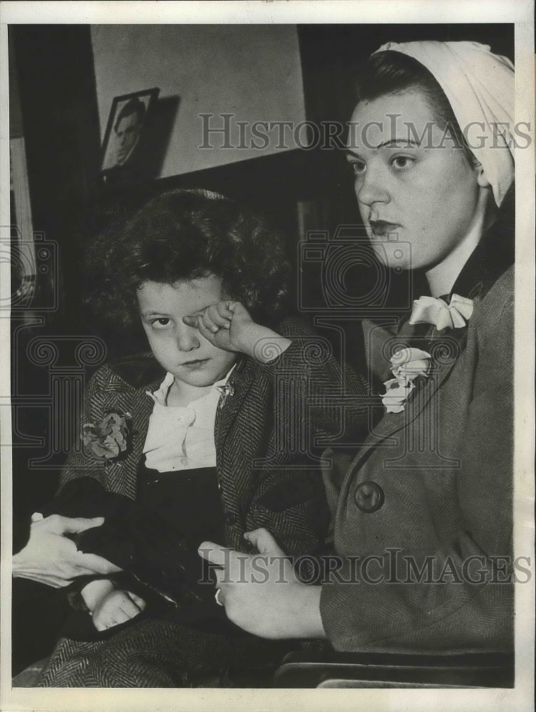 1944 Press Photo Pearl Dalton & Nancy Hesler, Child She Allegedly Kidnapped
