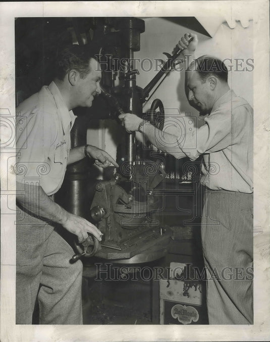 1951 Press Photo Junie McMahon, Sammy Weinstein Drilling Bowling Ball