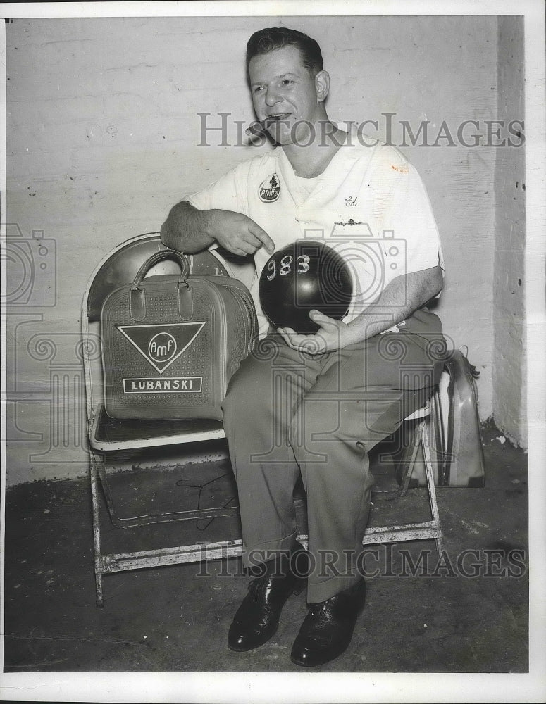 Load image into Gallery viewer, 1958 Press Photo Bowler Ed Lubanski - nef64311
