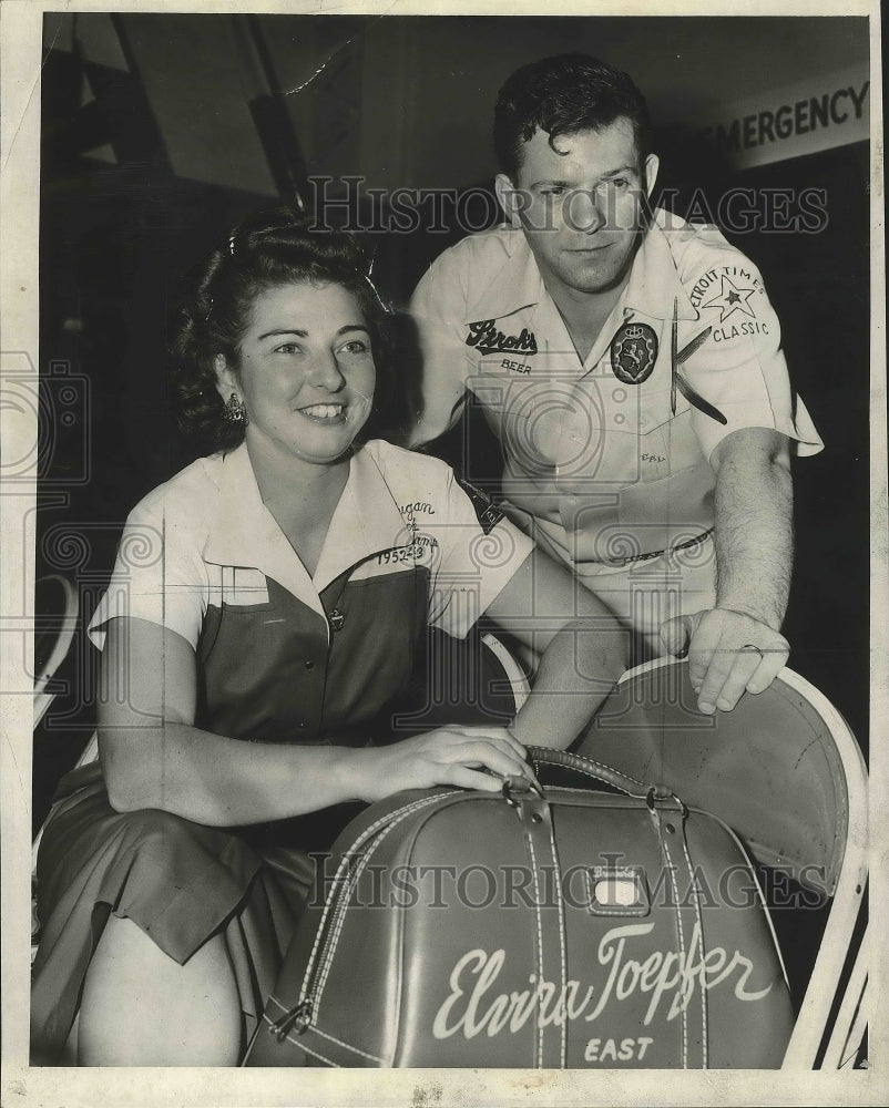 1952 Press Photo Bowlers Elvira Toepfer, Ed Lubanski - nef64313