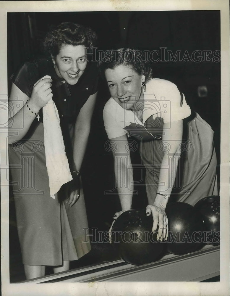 Load image into Gallery viewer, 1952 Press Photo Shirley Garns, Marion Ladewig at All-Star Bowling Championship
