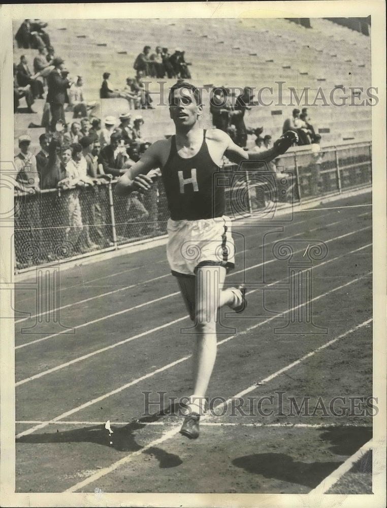 Press Photo Runner Charles Woodard - nef64345