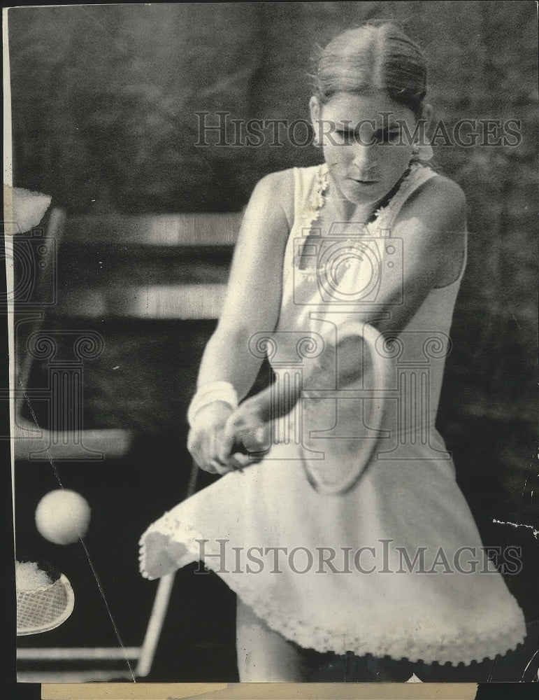 Load image into Gallery viewer, 1974 Press Photo Chris Evert US Tennis Player - nef64354

