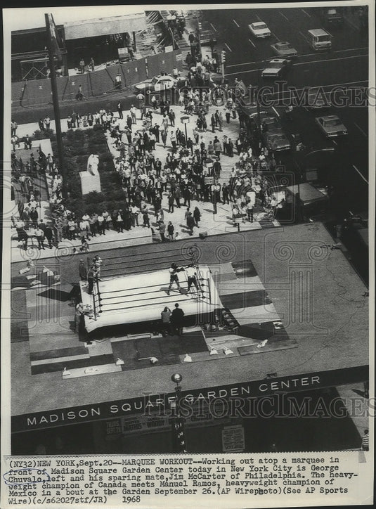 1968 Press Photo George Chuvalo working out atop a marquee in Madison Square- Historic Images
