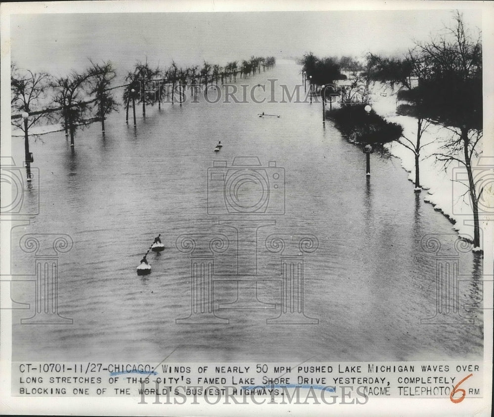 1950 Press Photo Winds of 50-MPH Pushed Lake Michigan Waves Over Lake Shore Dr