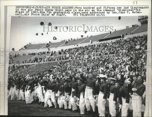 1965 Press Photo Some 515 New 2nd Air Force Lieutenants Toss Caps in the Air