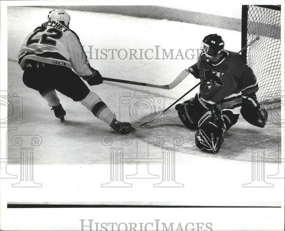 Press Photo Toucchet misses a penalty shot against Sharks - nef64568