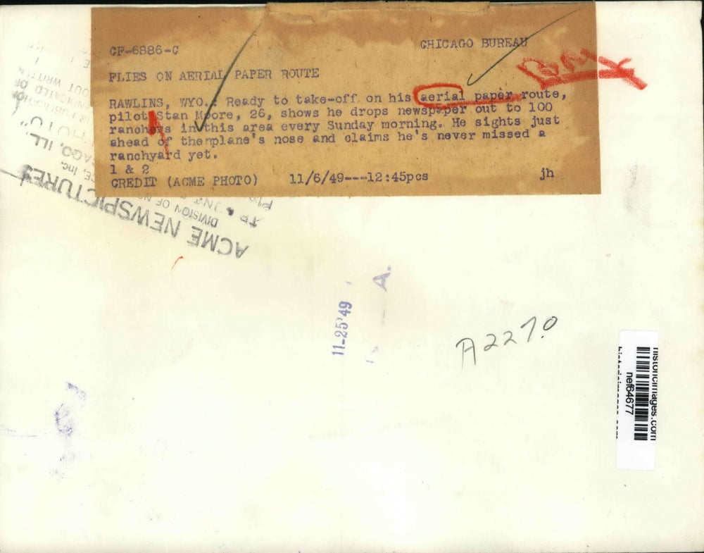 1949 Press Photo Pilot Stan Moore Ready to Take Off on His Aerial Paper Route