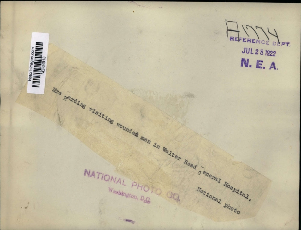 1922 Press Photo Mrs Harding Visiting Wounded Men in Walter General Hospital