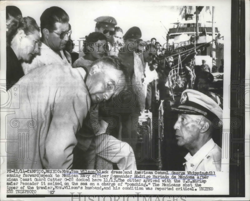 Load image into Gallery viewer, 1956 Press Photo Mrs T Wilson (Black Dress) &amp; Consul G Whippinghill (leaning)

