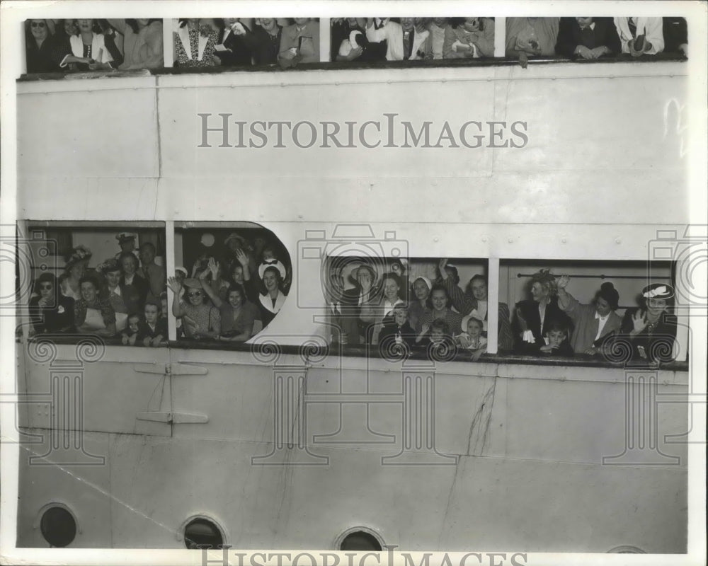 1941 Press Photo SS Republic Army Transport Ship Arrives at Brooklyn Army Base- Historic Images