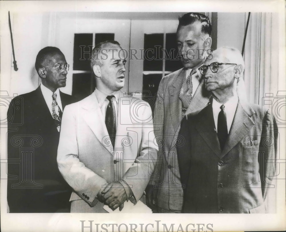 1953 Press Photo Clergymen Leave White House After Appealing Clemency
