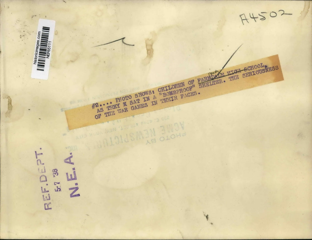 1938 Press Photo Students of Farmingdale High School in their Bombproof Shelter