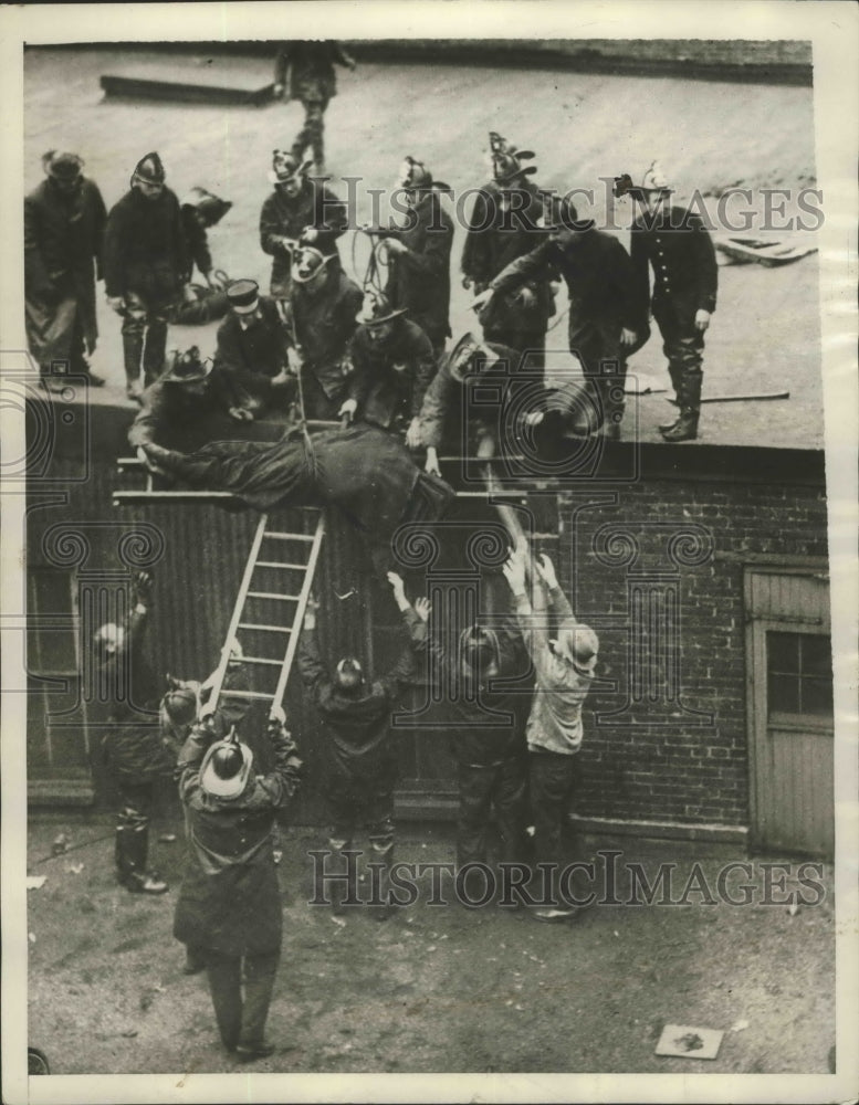 1929 Press Photo Fire swept the plant of the Thomas H.O'Connor Waste Paper Co.