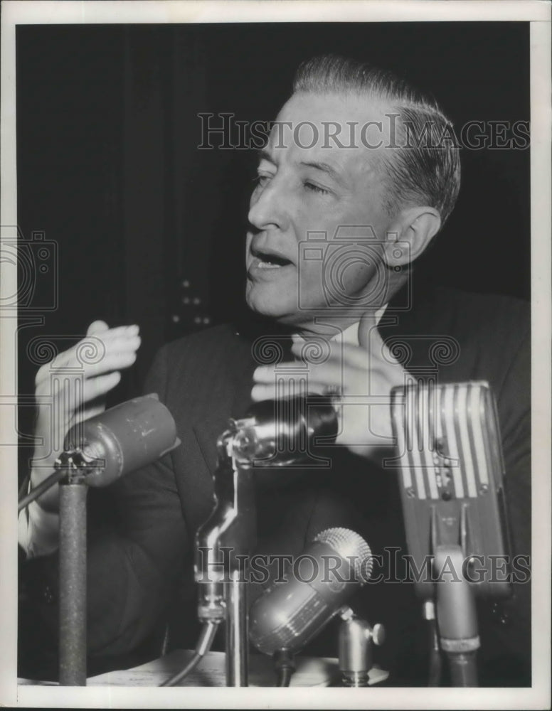 1951 Press Photo Unknown Spearker- Historic Images