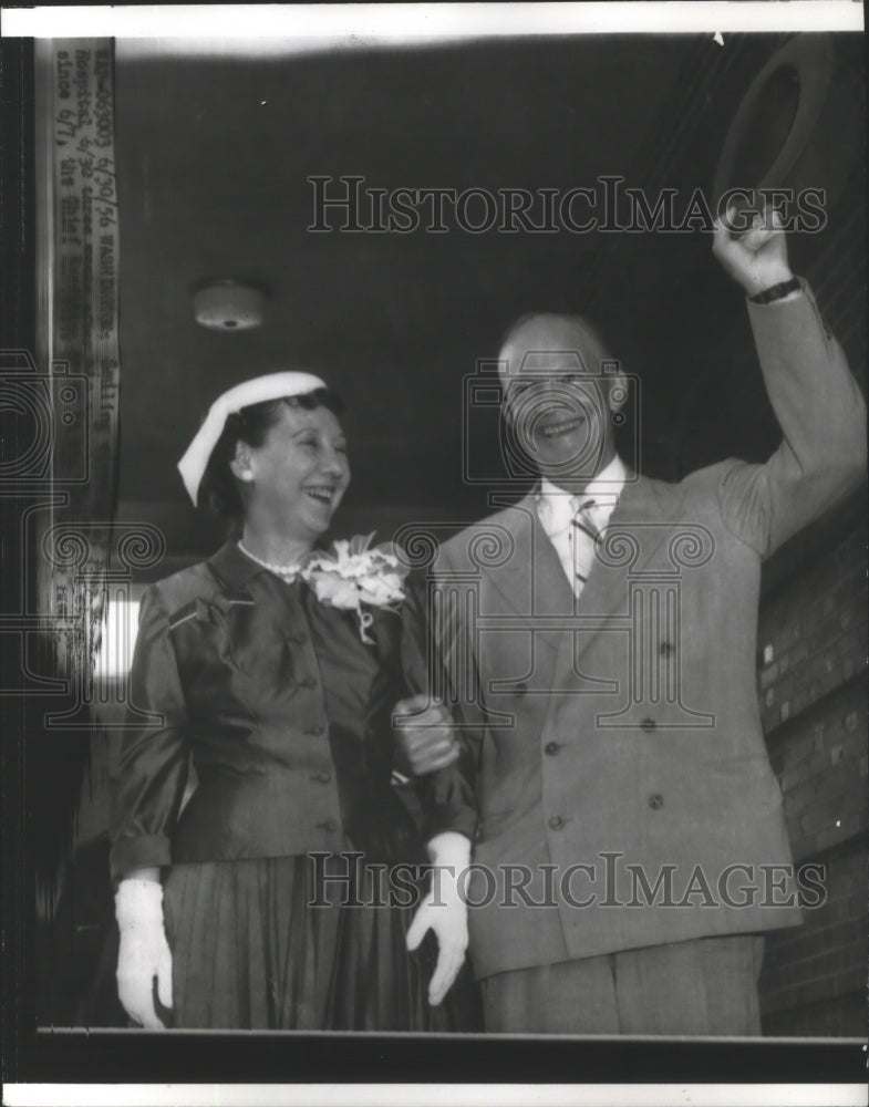 Load image into Gallery viewer, 1956 Press Photo President Dwight Eisenhower and wife Mamie Eisenhower
