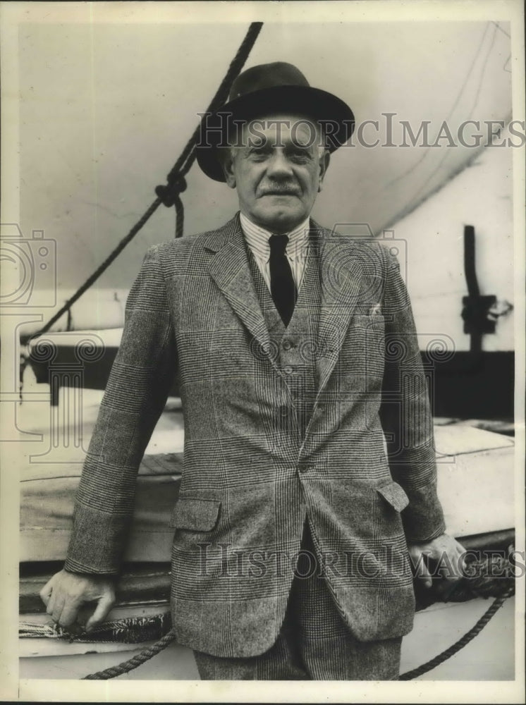 1934 Press Photo Major B. Neckstali-Smith Secretary of Yacht Raching Onion