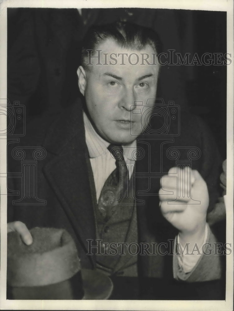 1943 Press Photo Frank Smith Arrested with 2 Other Men & Charged In Conspiracy