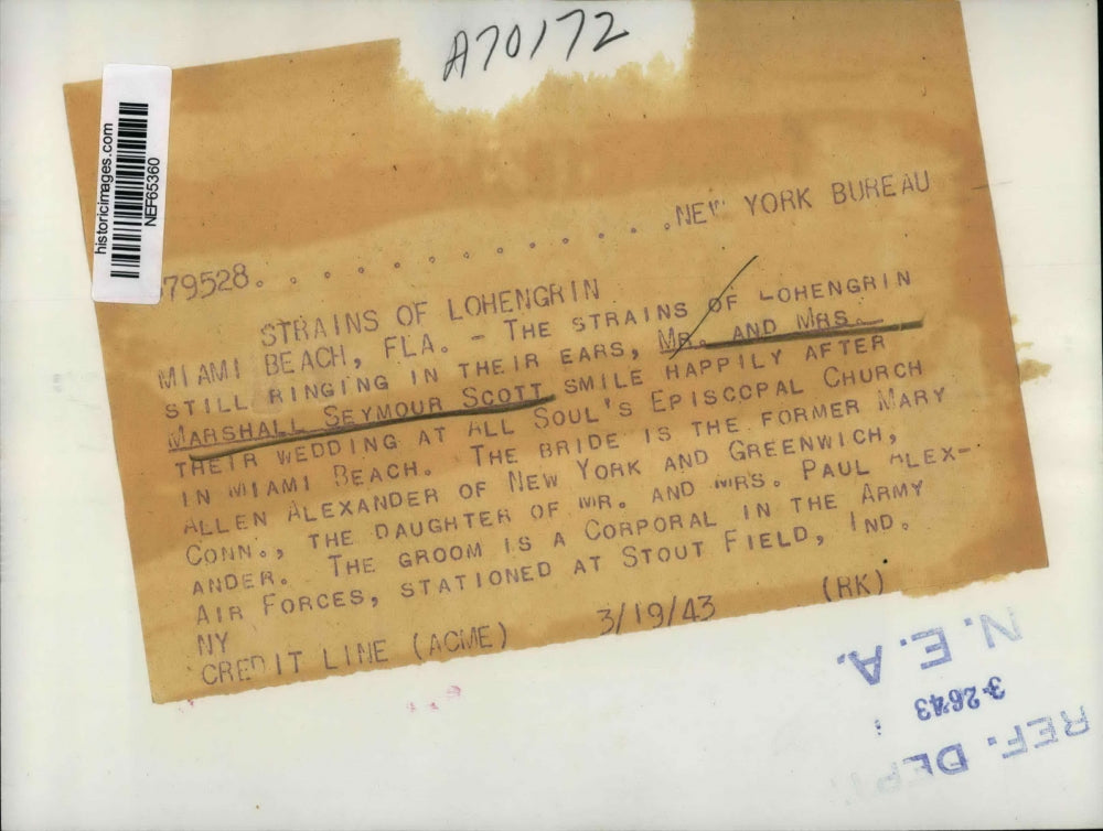 1943 Press Photo Mr & Mrs Marshall S. Scott After Wedding at All Soul's Churcg