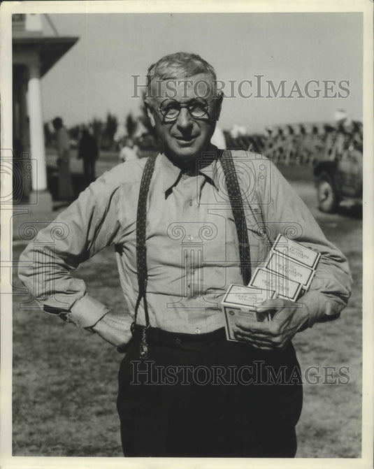 Press Photo Sparrow Young - nef65366