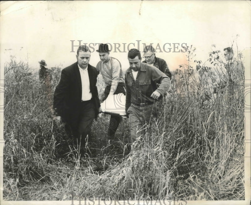 Load image into Gallery viewer, 1963 Press Photo Unknown Group of Men Carrying Stretcher - nef65523
