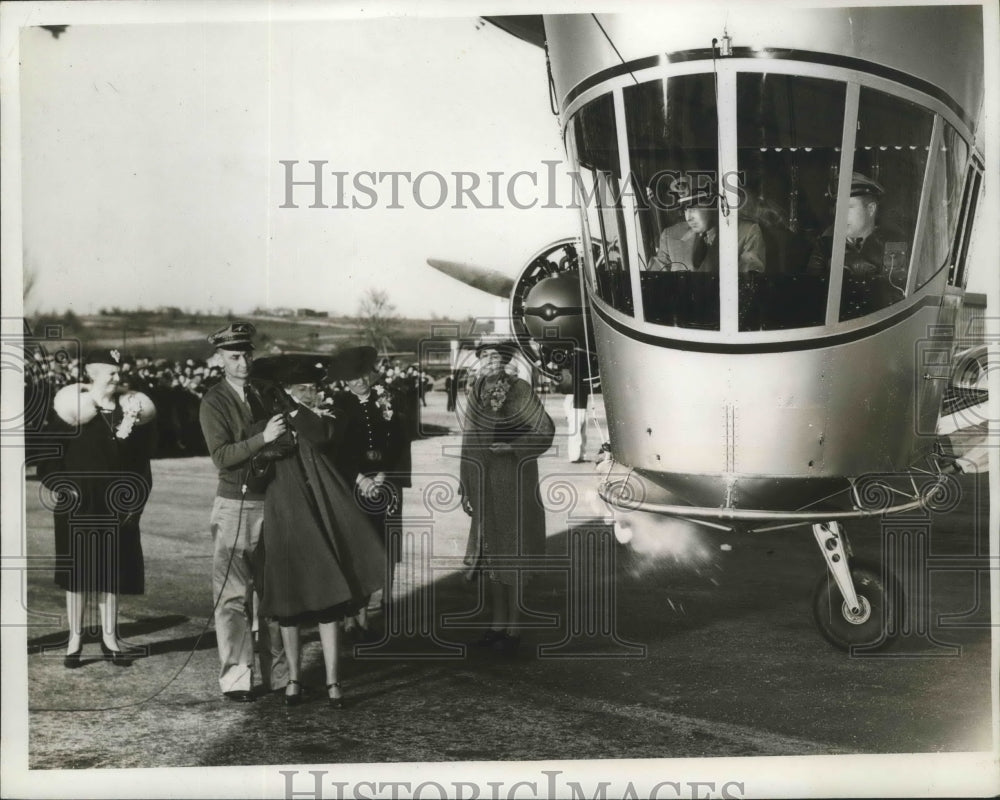 1939 Press Photo Mrs.Hazel Schippel christened the Rainbow Plane - Historic Images