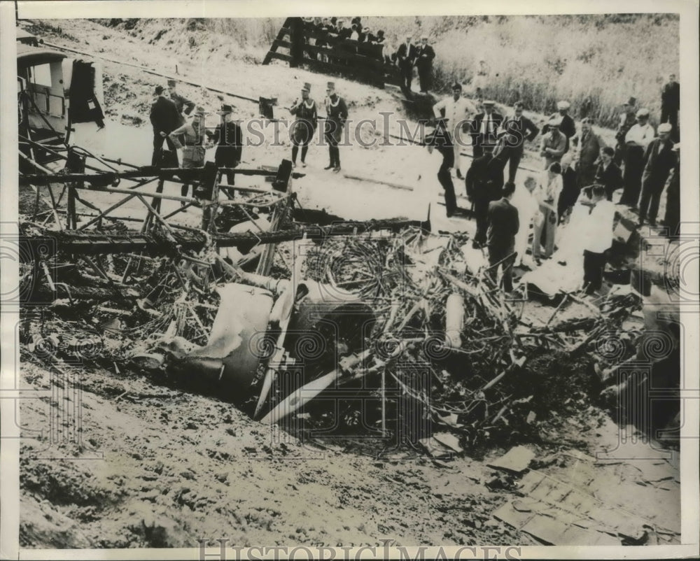 1935 Press Photo Dutch K.L.M. Air Liner Crashed &amp; Burst Into Flames at Take Off