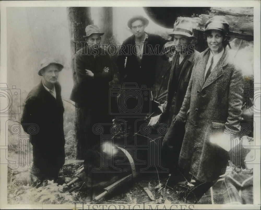 1934 Press Photo Members of Rescue Party Surrounding Stretcher with Ben Redfield