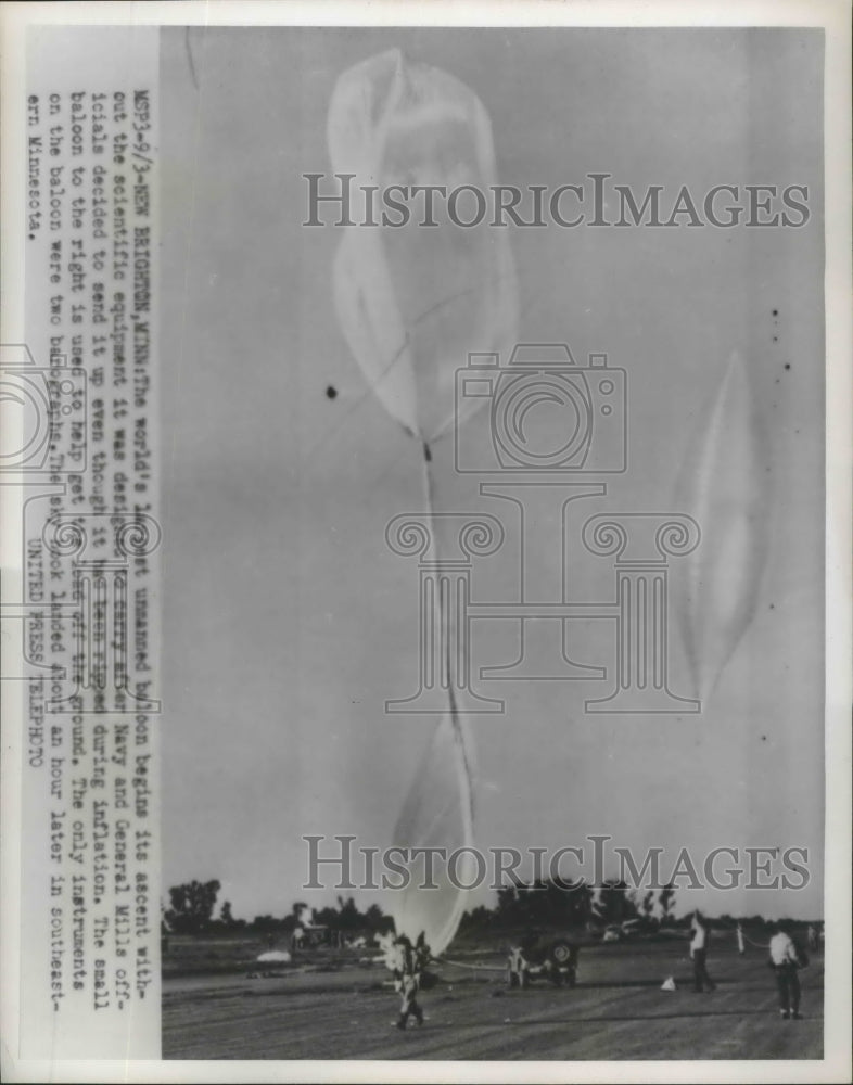 1952 Press Photo World&#39;s largest unnamed U.S Navy balloon begins its ascent- Historic Images