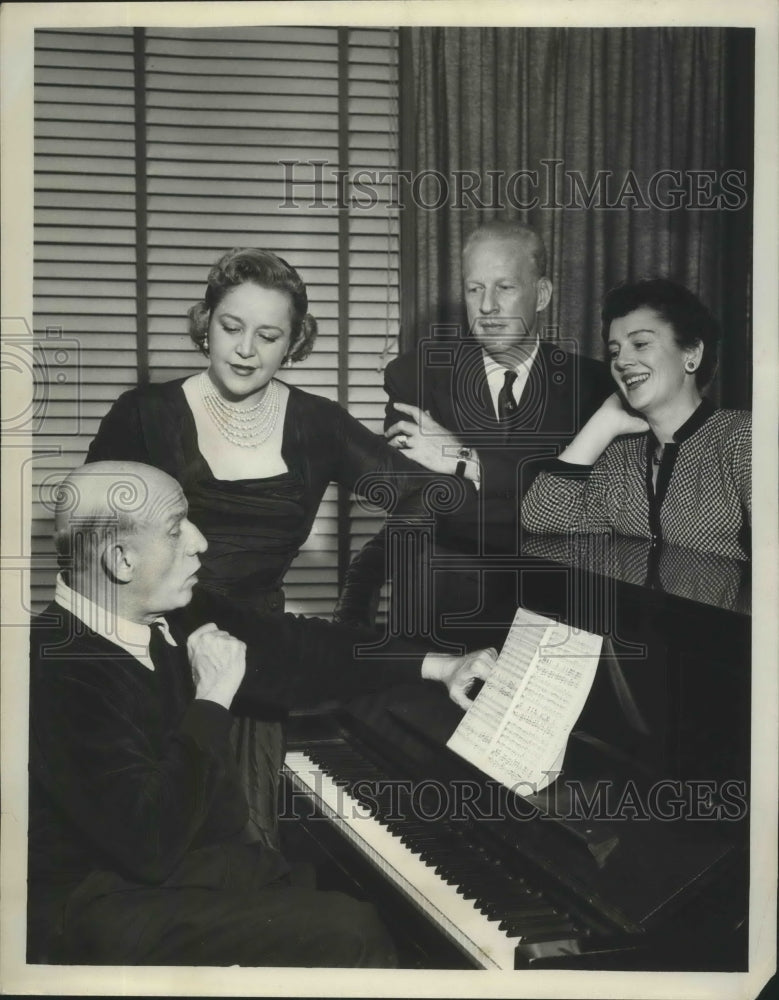 1953 Press Photo Unknown Group Singing Around Piano - nef66022