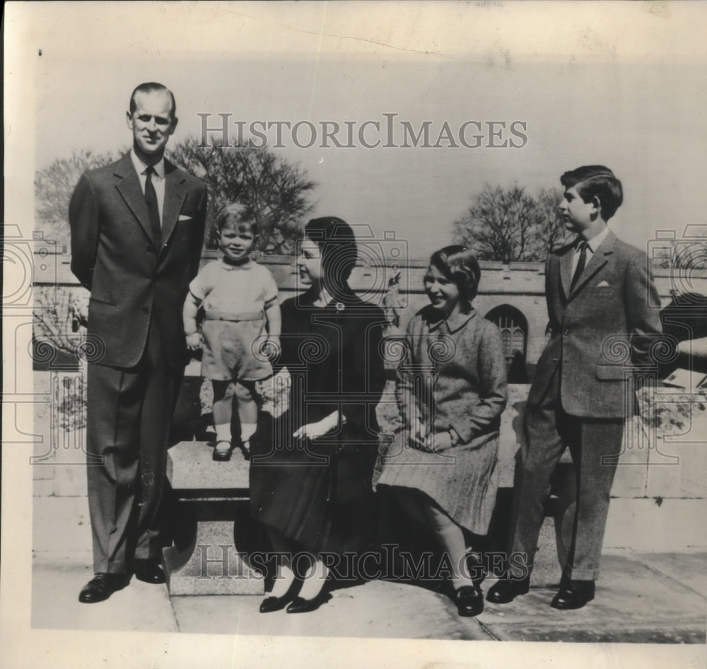 1962 Press Photo Prince Philip Queen Elizabeth and Their Children- Historic Images