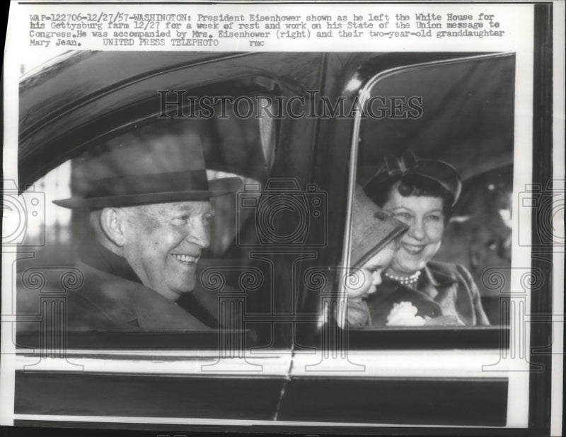 Load image into Gallery viewer, 1957 Press Photo Pres Eisenhower Leaving White House For His Gettysburg Farm

