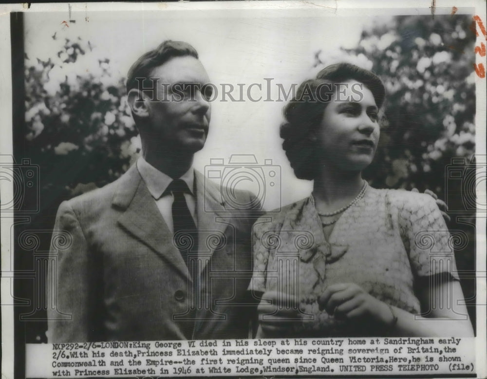 1946 Press Photo Newly Crowned Queen Elizabeth with Father, King Geroge VI - Historic Images