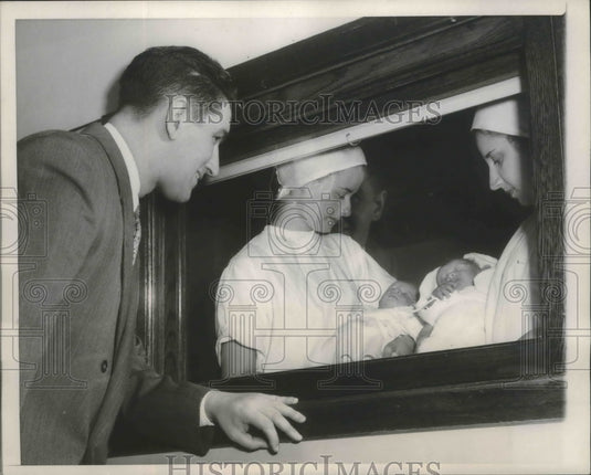 1950 Press Photo John P O'Connor Admires His Twin Boys & is Second Set of Twins- Historic Images
